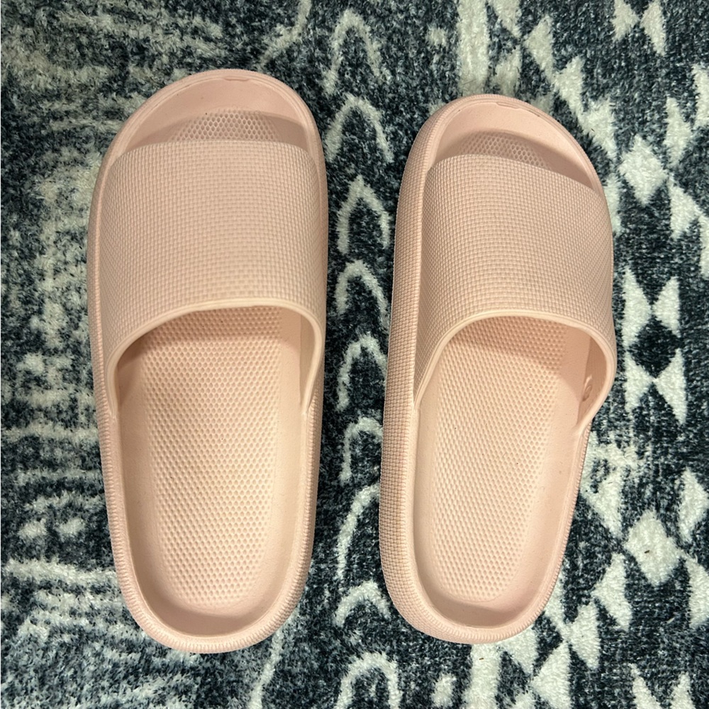 Super cute & comfy pink cloud slide sandals